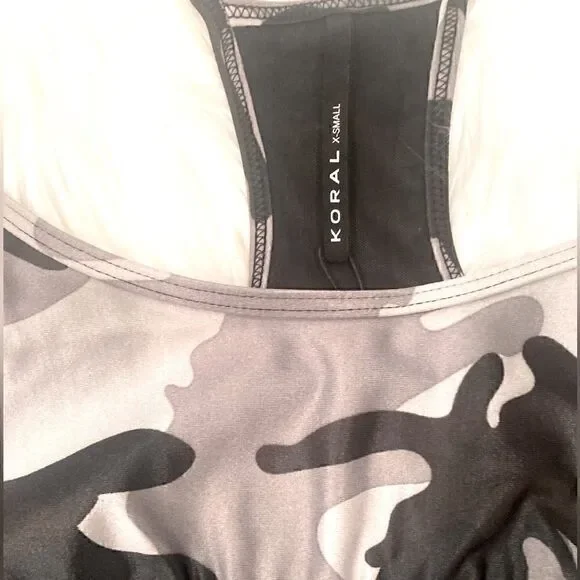 NWT Koral Sweeper Infinity Sports Bra - Camo Size XS - Picture 10 of 13